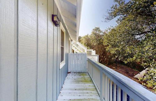 3rd-row beach cottage with ocean views, beach access, deck, & grill - Foto 19