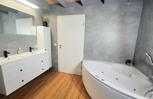 Ferienhaus Friese, direkt am See, mit hauseigenem Tretboot, hauseigener Sauna sowie Whirlpool, Kamin, eingezäuntes Grundstück, direkter nähe Kinderspieleparadies sowie Reit- und Ponyhof - Photo 11