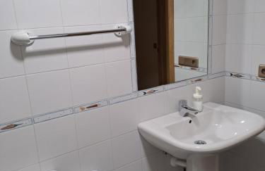 Los Prados - HUCA Oviedo - Parking gratuito - Foto 16