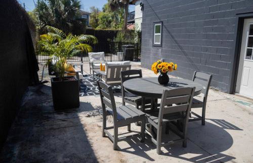 The Pearl & Oasis Duo Stylish 8BR Retreat - Photo 19