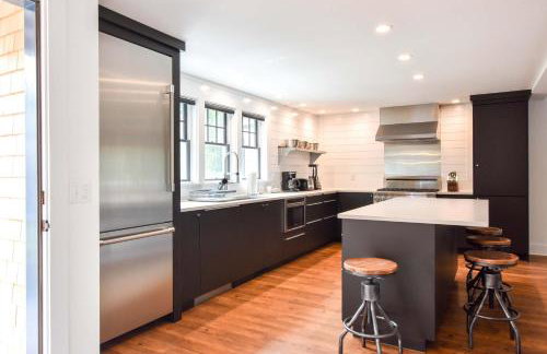 Gorgeous Renovation Walk to Water - Photo 11