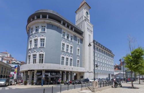 Gary01 Exclusive Top Floor 2BD by the Timeout Market - Photo 32