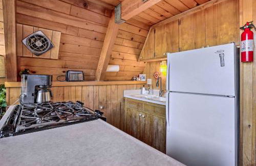 Cozy A-Frame with Hot Tub Near Arrowbear Lake! - Foto 7