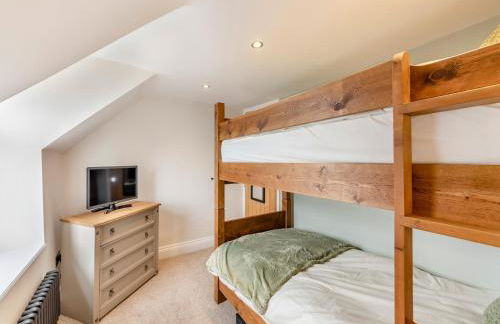 Captain's Quarters - Photo 14