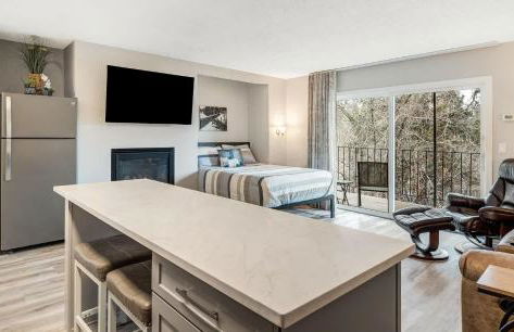 Newly Remodeled Top-floor Condo near Downtown Bend - Photo 17