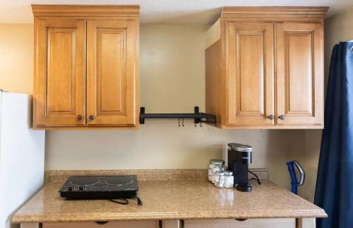 Spacious 6 BR Extended Stay - Photo 23