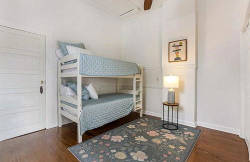 5Bed StreetCar Retreat w Outdoor Entertaining - Foto 17