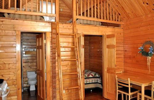 Peaceful Lakefront Cabin with Loft, Beach Access & Sunset Views in Buchanan Dam, Texas - Foto 3