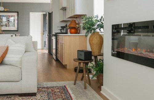 Downtown Indy, Rooftop Deck with Hot Tub, Gym, Bikes, Tesla Charger - Photo 17