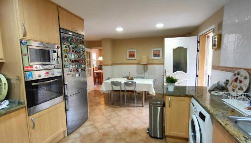 Precioso chalet 4 habitaciones con Piscina comunitaria - Photo 4