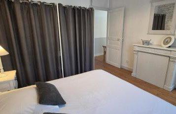 Appt. T3 type Haussmannien vue mer sur port - Photo 5