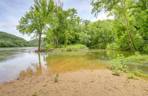 River Access and Private Deck Mountain View Retreat - Foto 30