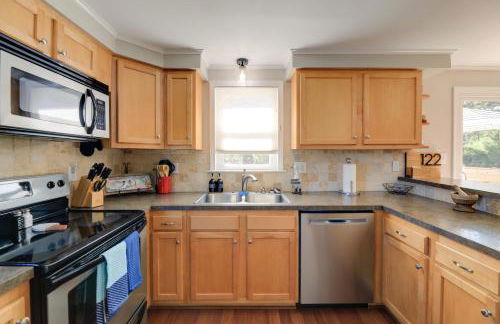 The Willowberry House with Deck and Grill! - Foto 12