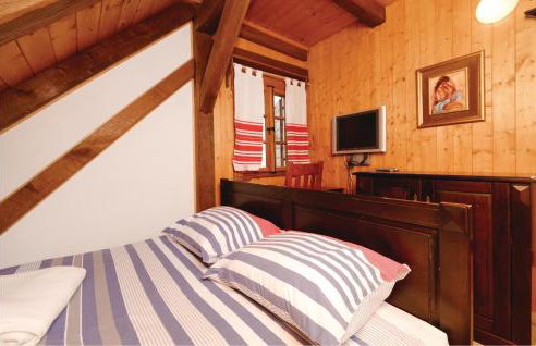 Six-Bedroom Holiday Home In Jastrebarsko - Foto 19