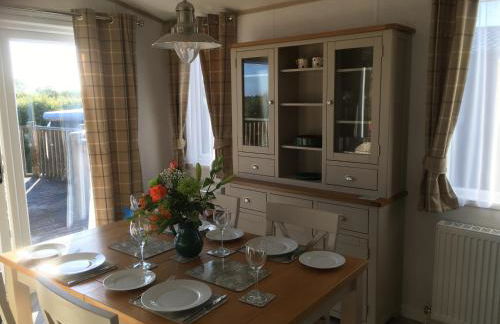 Hedgerow Lodge with Hot Tub - Foto 6