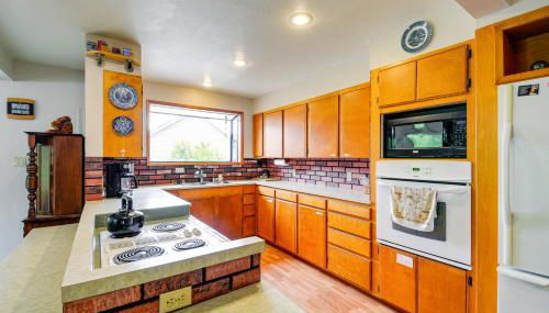 Cozy Washington Retreat with Deck, Walk to Beach! - Foto 3