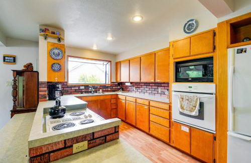 Cozy Washington Retreat with Deck, Walk to Beach! - Foto 3