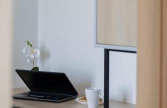 Bright Apartments with Air Conditioning, close to the Metro Station and PGE National by Noclegi Renters - Foto 16