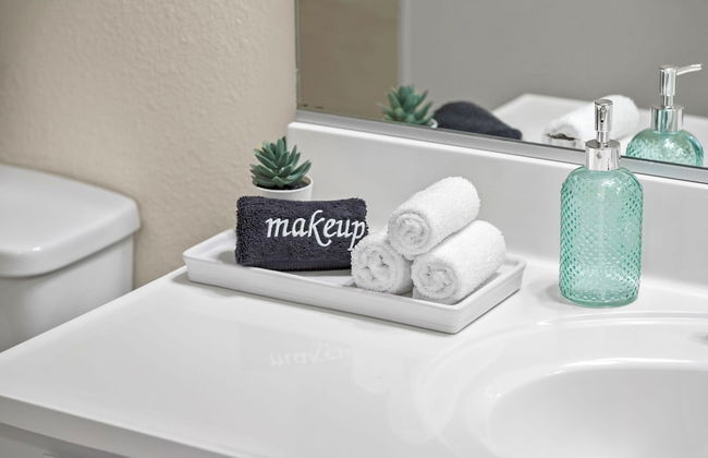 Delightful 4BR Home Nr Downtown Reno w Fireplace - Foto 26