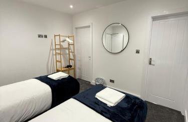 Spacious 4 Bed 4 Bath Stay with Free Parking - Foto 10