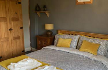 Top Floor at Cantref House - Photo 22