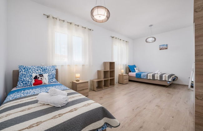 Paula - With Pool - H - Photo 3