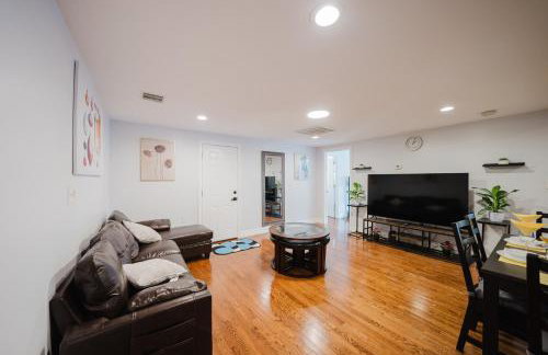 74L - 2BR Quincy - Cozy Couple Hideout near Wollaston Beach - Foto 1