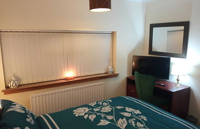 Beautiful 4-bed Apartment in Wolverhampton - Photo 7