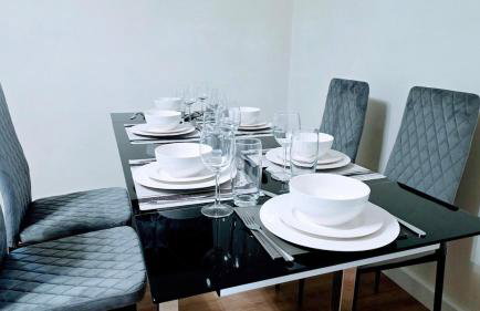 Modern 3 Bed House with Parking for Families and Contractors - Foto 13