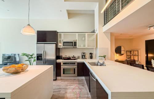 Sleek 1BR Loft in Luxury High-Rise - 103 - GL - Foto 3