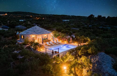 Island Getaway - Heritage House - Photo 18