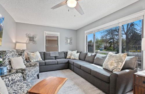 Spirit of the Rockies - Private Backyard & Hot Tub - Foto 6