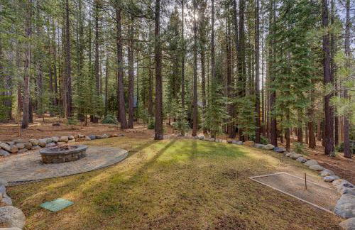 High Country Lodge by Tahoe Getaways - Tahoe Donner 4BR w Hot Tub, Air Conditioning, EV, HOA, Shuffleboard and Horse Shoe Pit - Foto 25