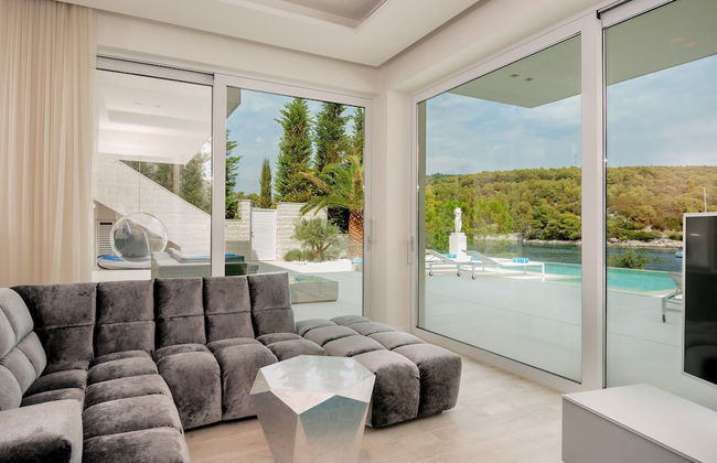 Beachfront Villa Seven Sins with Pool - Foto 17