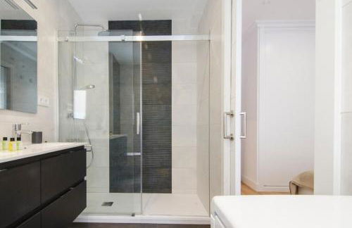 Bright Stylish 2BD 2BTH - CITY CENTRE - Photo 22