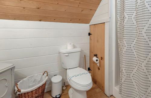 Riverfront Cabin in Crumpler-- Sleeps 6, 30 Mins to West Jefferson - Foto 21