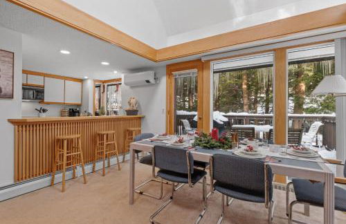 Mountain Haven for Families w Deck - Shuttle - Views - Foto 5