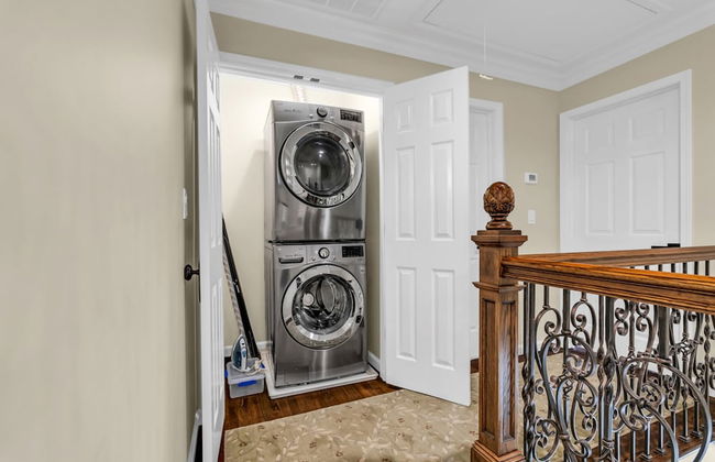 Family Retreat With Autumn Views and Fireplace - Photo 42