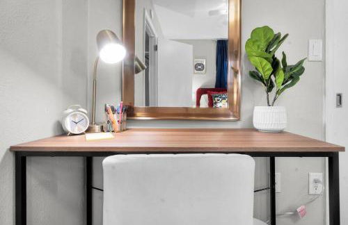 The Hideaway on Hazel- Luxury Smart Home w Hot Tub - Foto 33