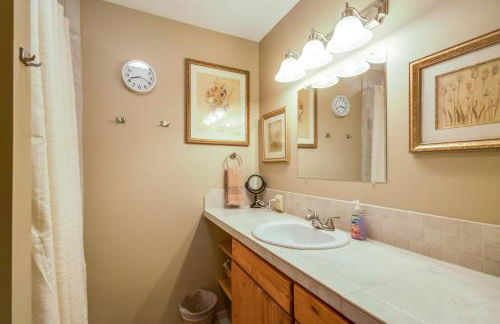 Waterfront Johnson Lake Getaway with Fire Pit! - Foto 16