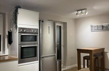 Holthart Town-House, Great for Groups, Families, Pets & Contractors - Photo 8