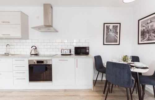 Stylish new-build, free parking, 20-minute walk to city centre - Photo 7