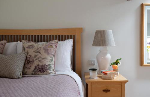 Climbing Rose Cottage - Dog Friendly - Peaceful Cotswold Cottage - Photo 33