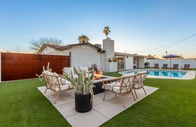 The Melrose ASU Pool Workspace Firepit - Photo 41