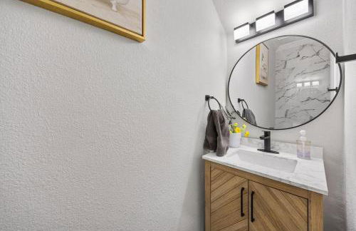 New! Flower Mound Home with Pool and Firepit - Foto 10