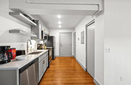 Chic and Comfy Unit w Free Parking Medical District - Foto 13