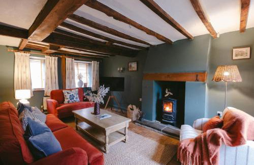 Family-Friendly Cotswolds Cottage with Log Burner, Garden, Sleeps 6 - Foto 1