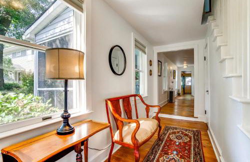 Charming Victorian Farmhouse on Historic Main St - Foto 12