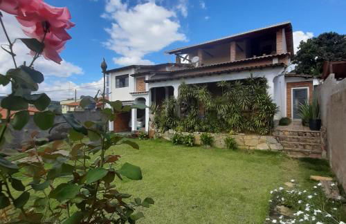 Casa para Aluguel de Temporada em Carrancas MG - Casa do Artista - Photo 1