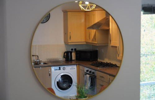 2 Bedroom House Near City Centre with Parking - Foto 21